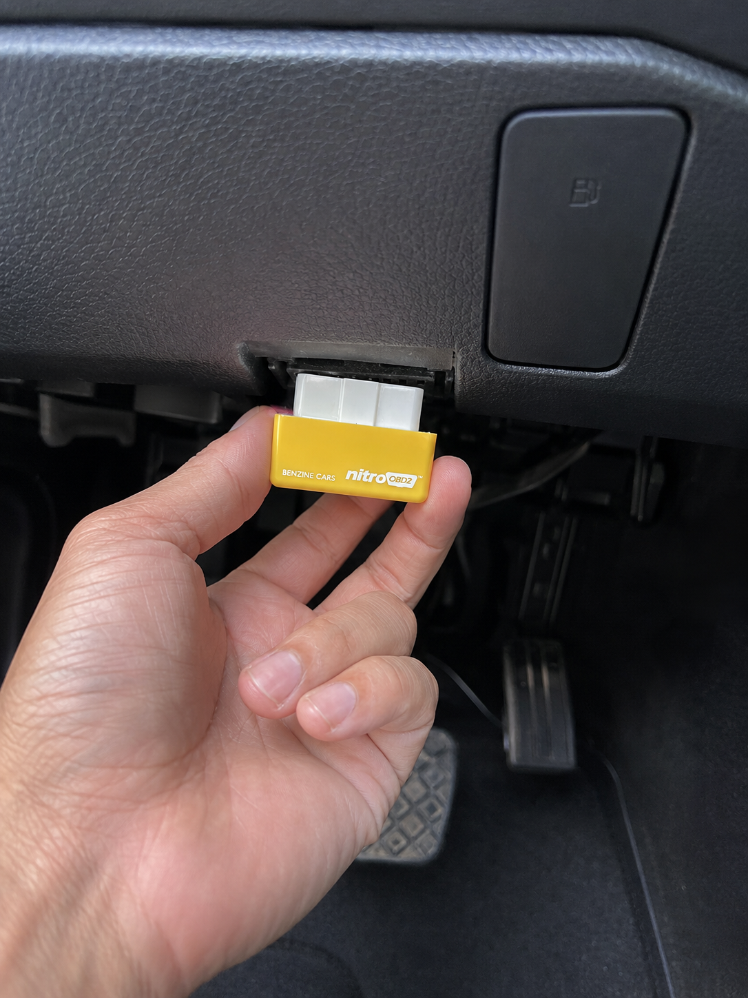 Installing the Nitro OBD2 chip into a vehicle OBD2 port
